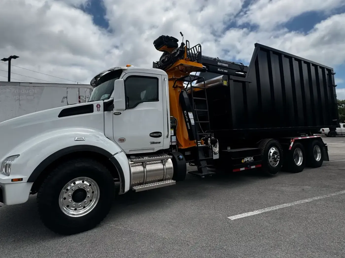40-yard heavy-duty roll-off dumpster truck for Miami industrial jobs