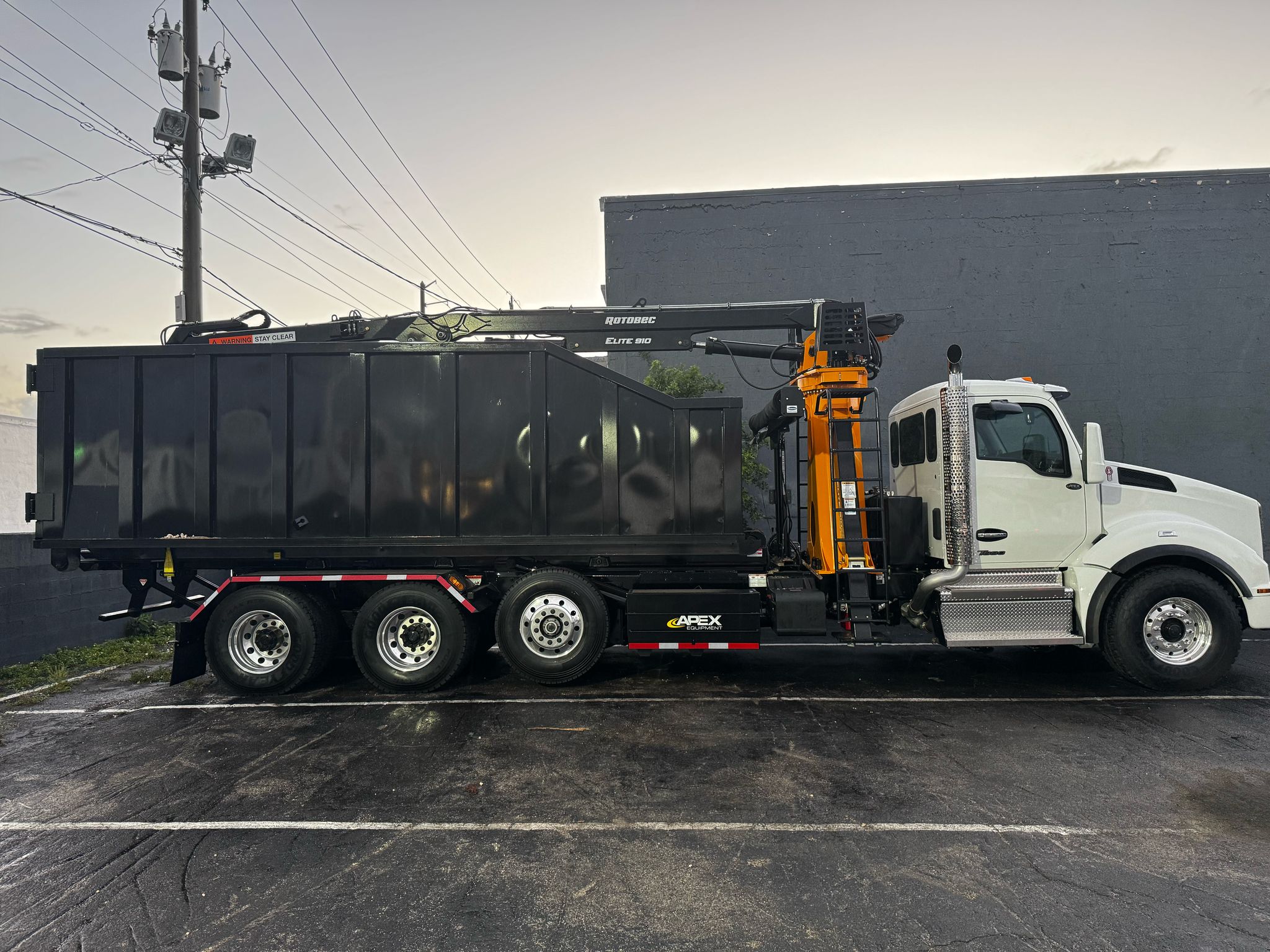 grapple truck